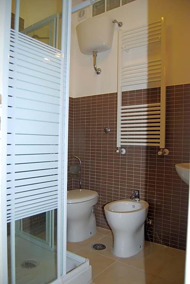 Camera Matrimoniale/Doppia con Letti Singoli con Bagno Privato Esterno